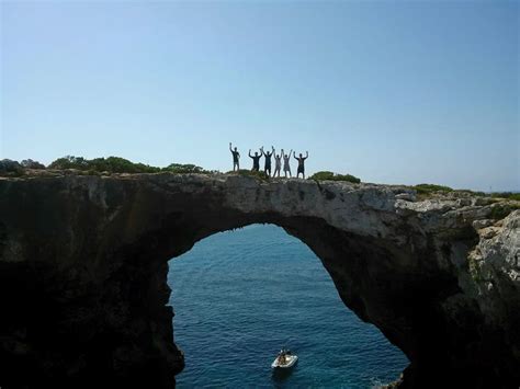 Sea Caving Excursion into the Cova des Coloms, in。